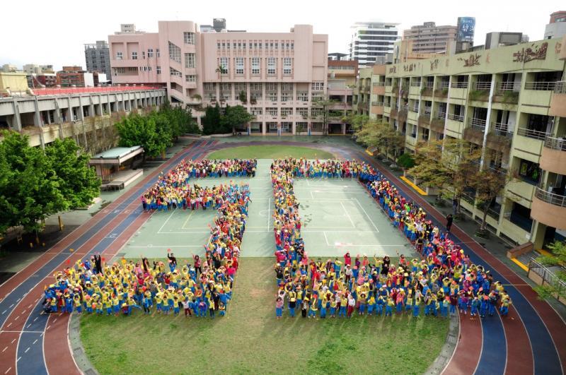五常50精彩奔馳50周年校慶地景
