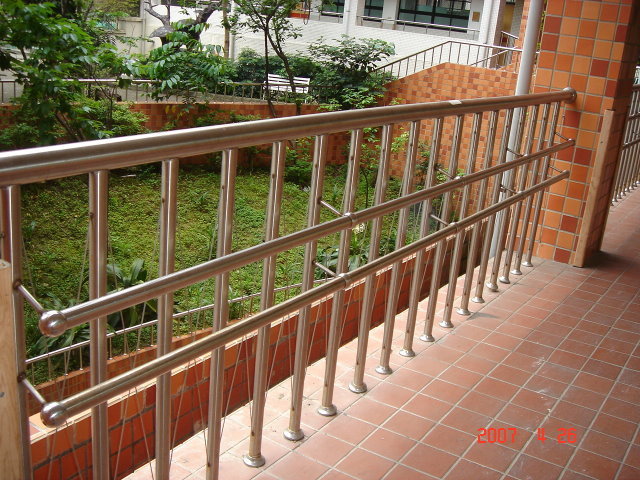 走廊扶手--不鏽鋼材質